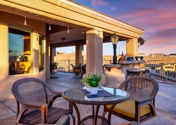 Villa Casa Amigo - Pool, Spa, Backyard Oasis, Parking *