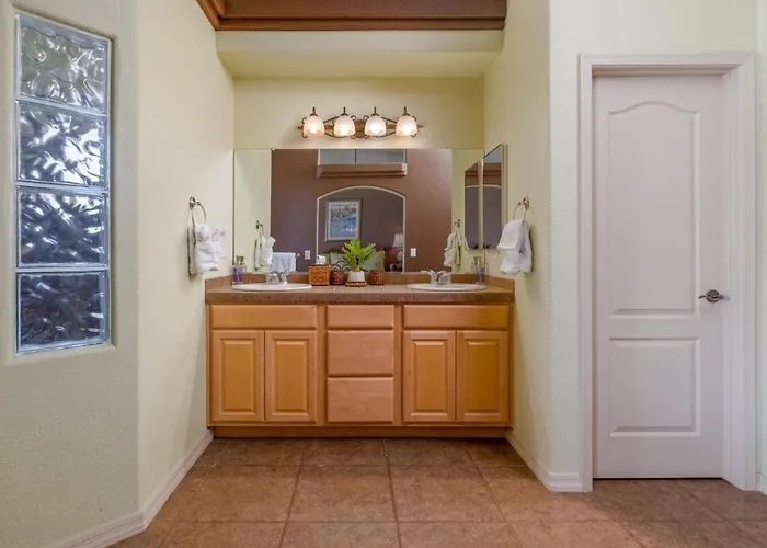 Casa Amigo - Pool, Spa, Backyard Oasis, Parking *
