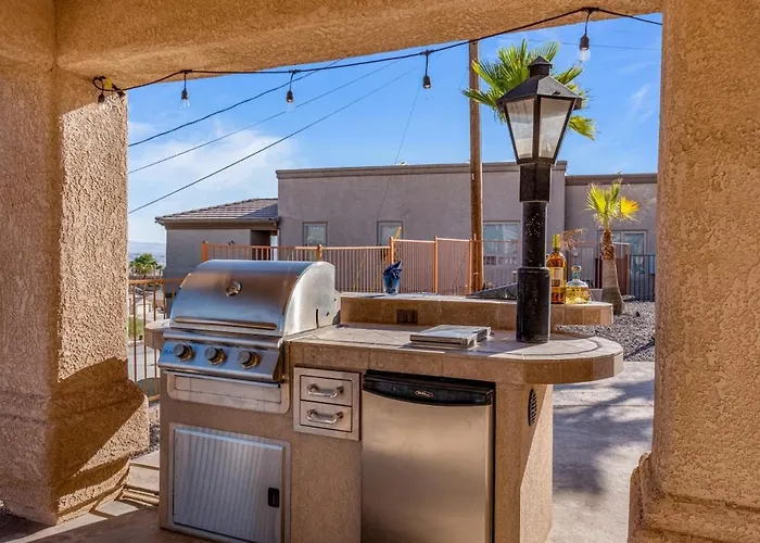 Casa Amigo - Pool, Spa, Backyard Oasis, Parking * Lake Havasu City