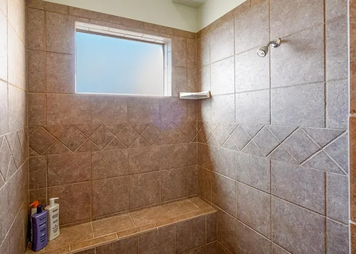 Casa Amigo - Pool, Spa, Backyard Oasis, Parking * Lake Havasu City