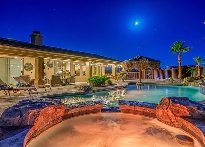 Casa Amigo - Pool, Spa, Backyard Oasis, Parking * Lake Havasu City