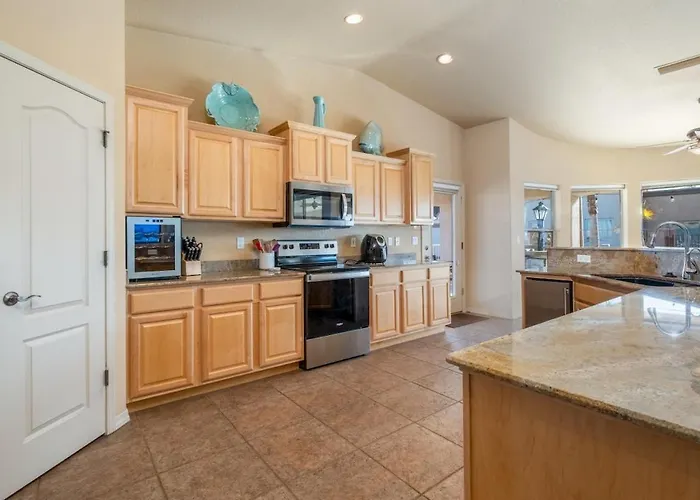 Casa Amigo - Pool, Spa, Backyard Oasis, Parking * Lake Havasu City