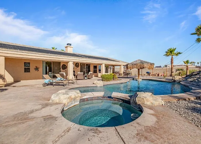 Villa Casa Amigo - Pool, Spa, Backyard Oasis, Parking